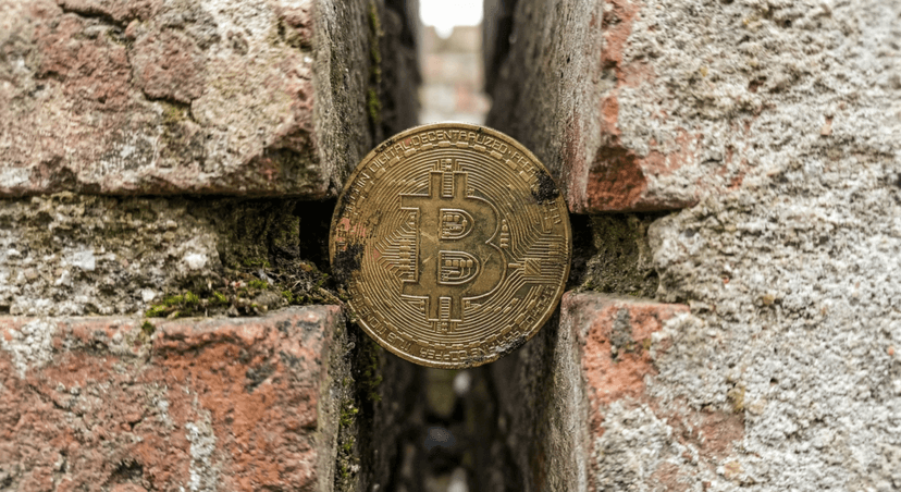El precio de Bitcoin se mantiene cerca de los 88.000 dólares antes de la llamada del tipo de interés del BoJ, NIGHT lidera las ganancias de las altcoins | Invezz ES