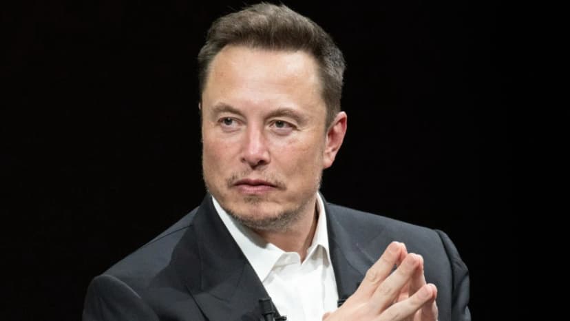 Musk Sees SpaceX Worth Far More Than Earth's Economy; Saylor Is Bullish