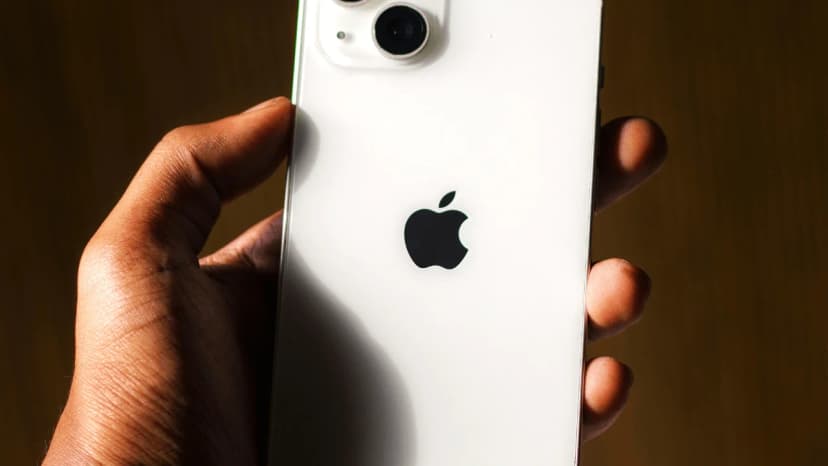 Apple Cash's Banking Partner Tightens ID Rules, Keeps Crypto Ban
