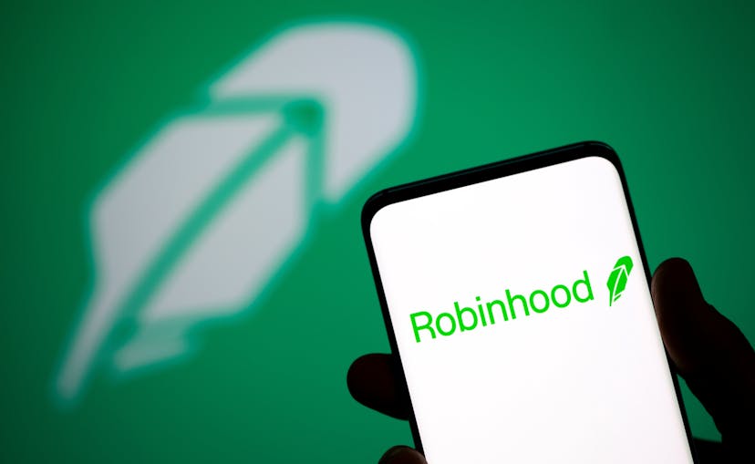 Robinhood Confirms 24-Hour Trading Service Remains Operational Amid Market Turmoil and User Concerns