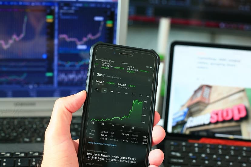 GameStop Takes $500M Plunge into Bitcoin!