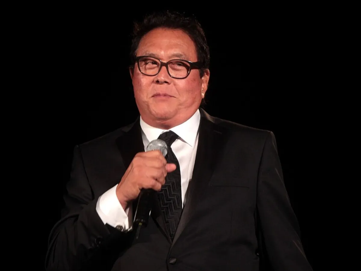 'सोना-चांदी-बिटकॉइन की गिरती कीमतें एक बड़ा मौका', Robert Kiyosaki ने निवेशकों से ऐसा क्यों कहा? - silver gold price crash robert kiyosaki investment tips 2026 - बिज़नेस स्टैंडर्ड