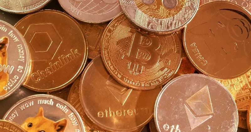SEC delays plan for crypto versions of US stocks