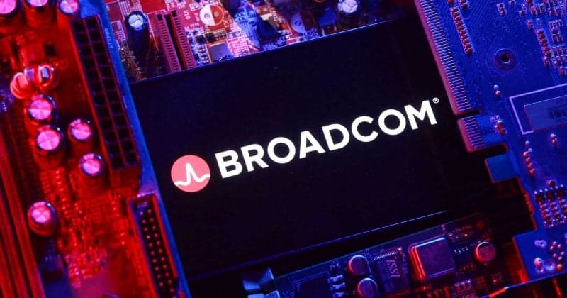 Philadelphia Semiconductor Index falls 2% as Broadcom's forecast weighs on chipmakers