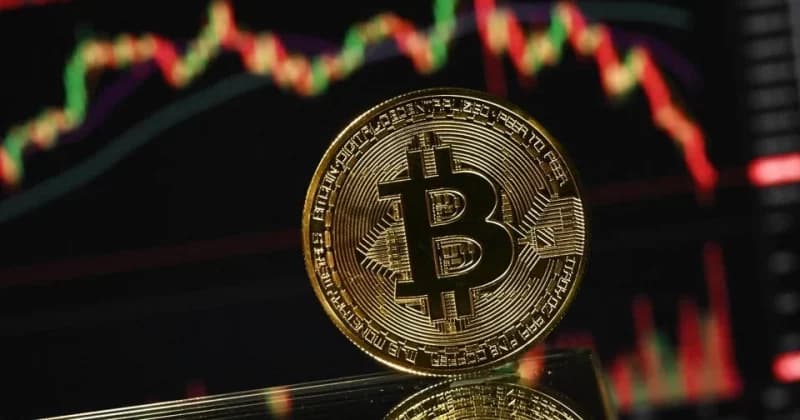 Bitcoin dips below $61,000, triggering $172M in long liquidations
