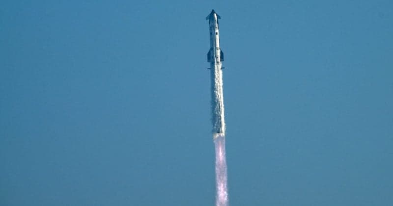 SpaceX launches $2T IPO with redeemable tokens on Solana