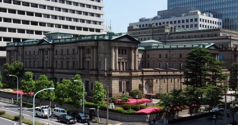 US and Japan jointly intervene to prop up the yen for the first time since 1998, and crypto markets are paying attention