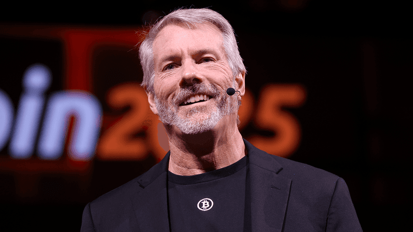 Saylor Reports Zero Bitcoin Buys as Strategy's Cash Reserve Hits $3 Billion